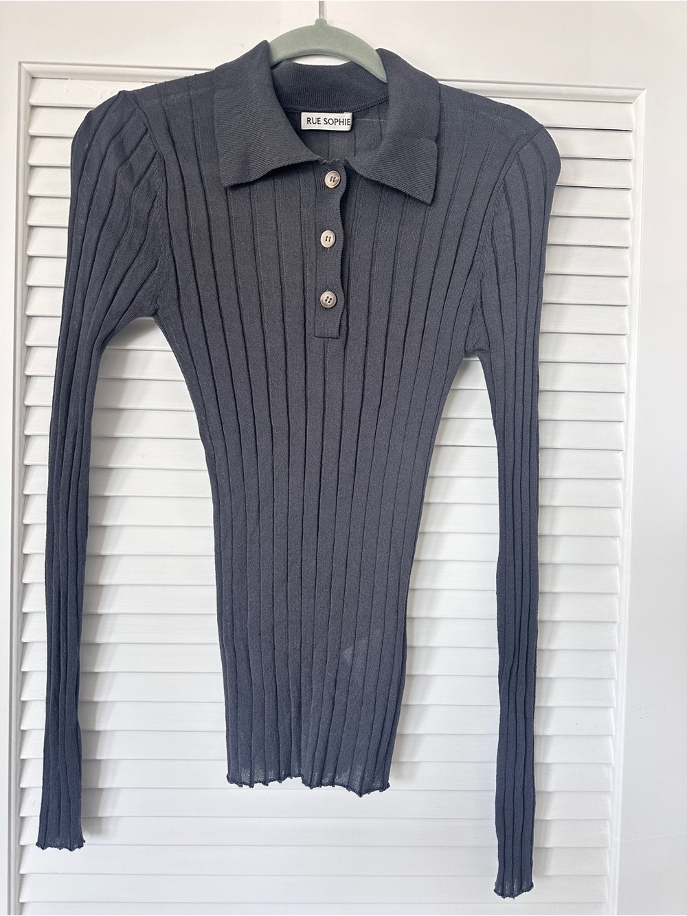 Rue Sophie Long-Sleeve Ribbed Polo Sweater in Charcoal Gray size S